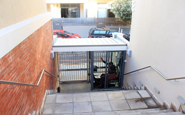 Sunlit Apartment Muizenberg Beachfront