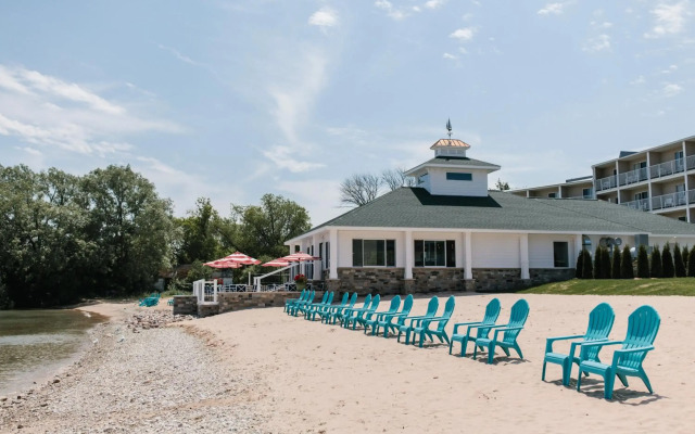 Breakers Resort & Beach Bar