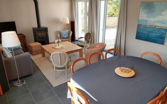 Breton holiday home in a quiet location near the beach
