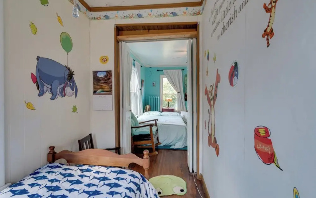 2 Miles to Dtwn! Idyllic Rochester Apt w/ Hot Tub