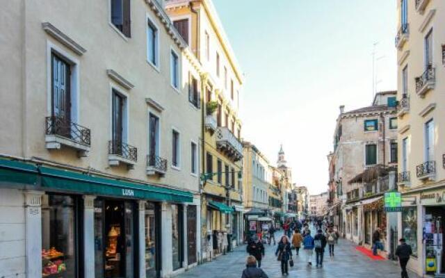 Santi Apostoli Apartment