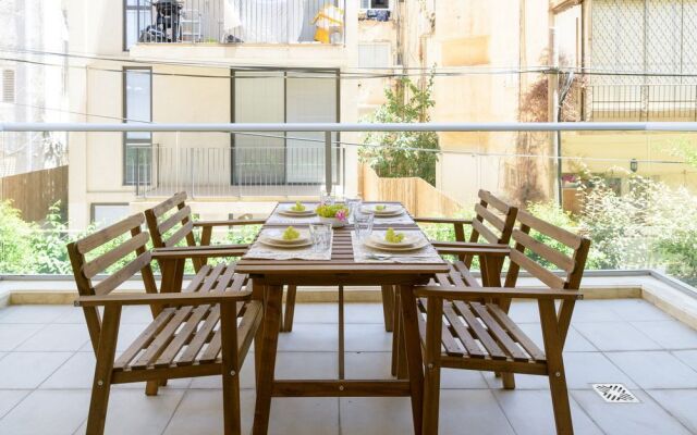 Quiet Hideaway & Terrace near Beach by FeelHome