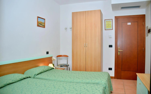 Hotel Etna
