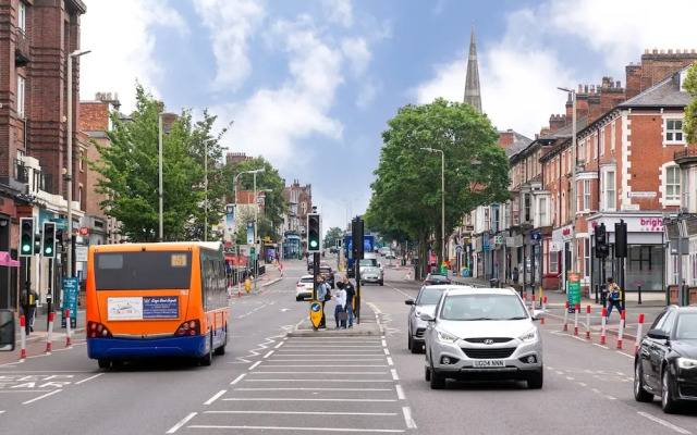 Leicester's Lyter Living