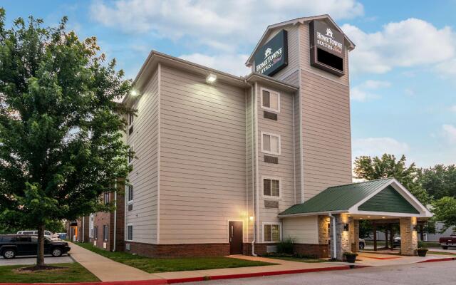 HomeTowne Studios & Suites by Red Roof Bentonville