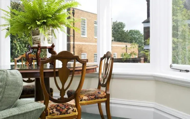 Avenue House Apartments