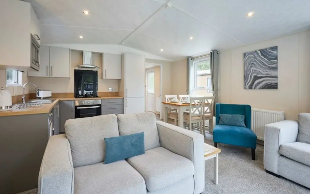 Host Stay Tarn Lodge