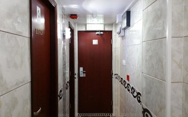 Gold Sparrow Hotel