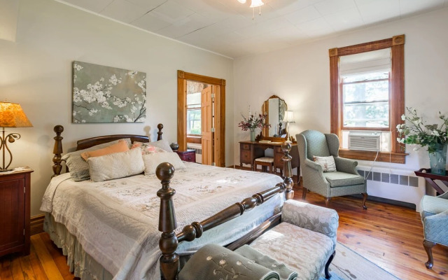 The Cottonwood Inn B&B