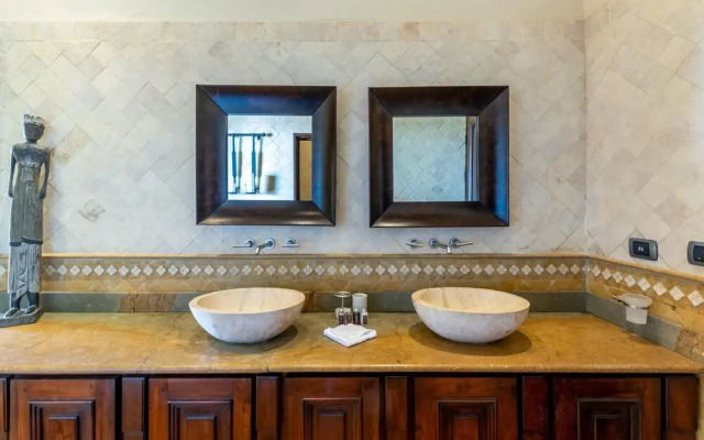 Mediterranean-style Flamingo Mansion Offers the Ultimate in Beachfront Luxury