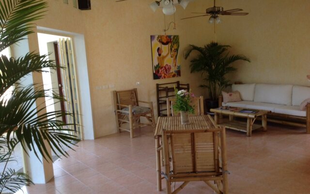 Aree's Lagoon House