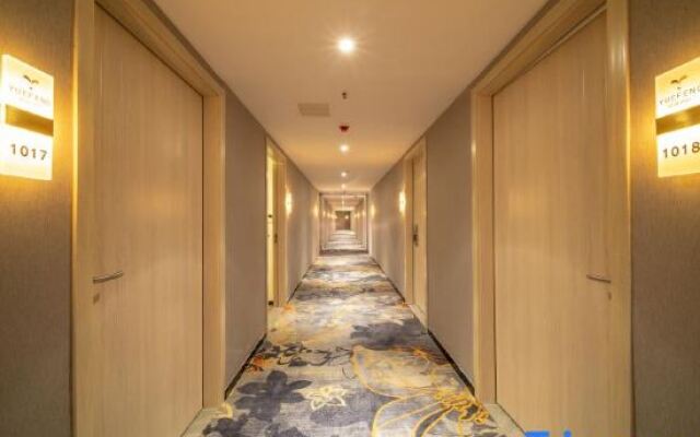 Yuefeng Hotel (Maoming Dianbai West Lake Park)