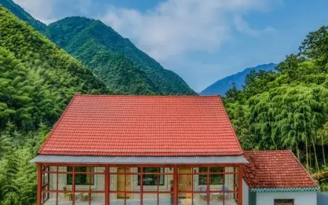 Anji Huifengge · Family-Friendly Vacation Home with Pool, Stream Access, and Mountain Views