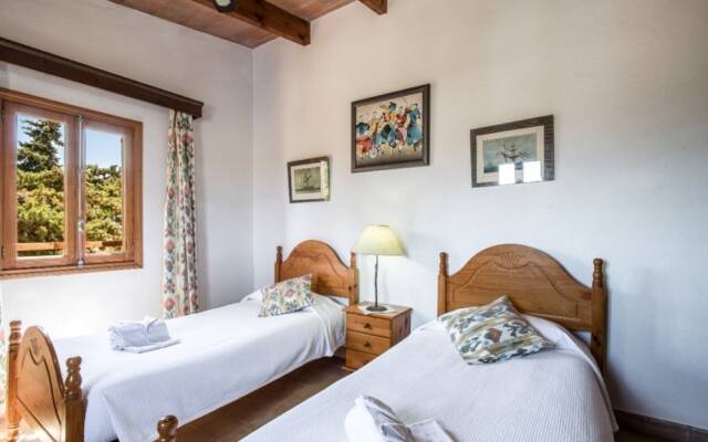 Villa - 4 Bedrooms with Pool and WiFi - 103166