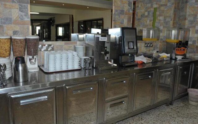 Minaides Hotel
