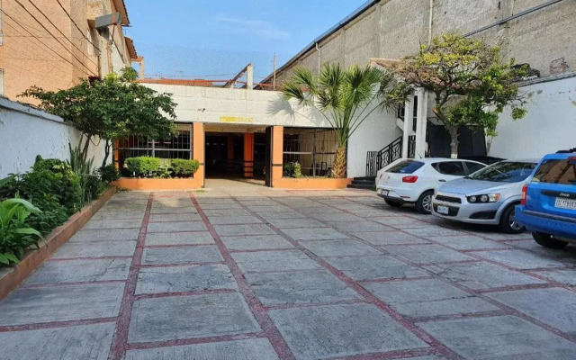 Capital O Hotel Casa Blanca