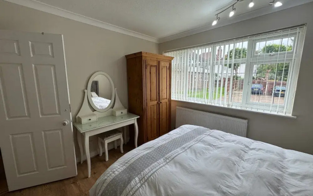 Lovely 2 Bedrooms Flat in South Sutton