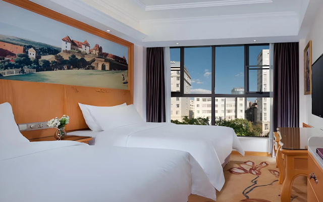 Vienna Hotel (Chuanxin Drum Tower Metro Station, Beijing Road)