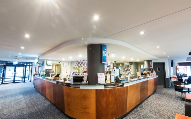 Nightcap at Rose & Crown Hotel – Lobby – Adelaide