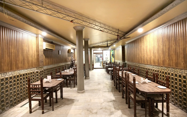 Hotel Sallow International