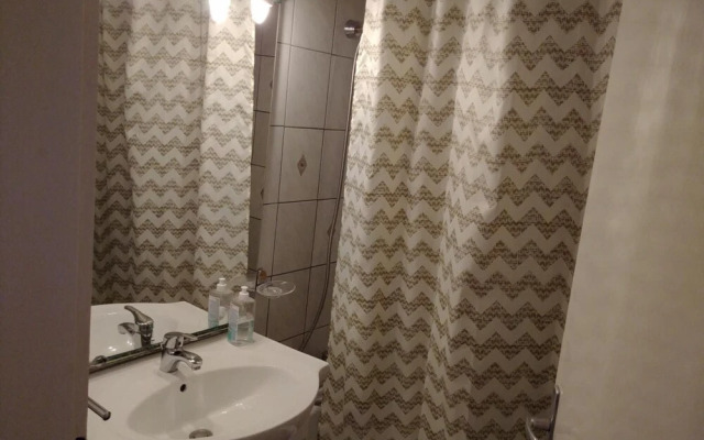 Crystal Apartement F