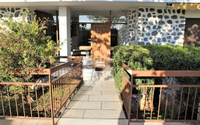 Outstanding One Bedroom Flisvos Apartment