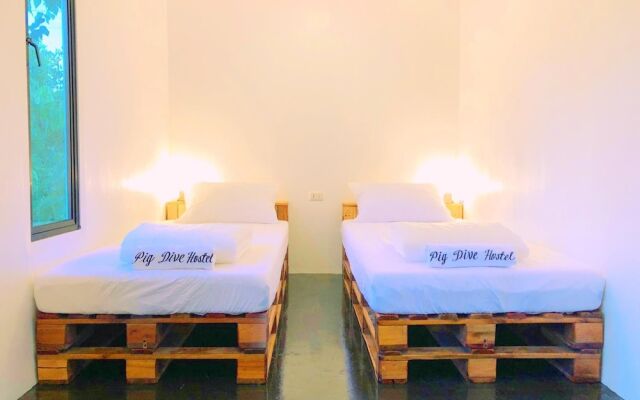 Pig Dive Hostel