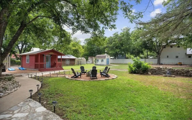 Pecan Retreat-half Mile to Main