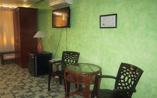 Plaza Maria Luisa Suites Inn