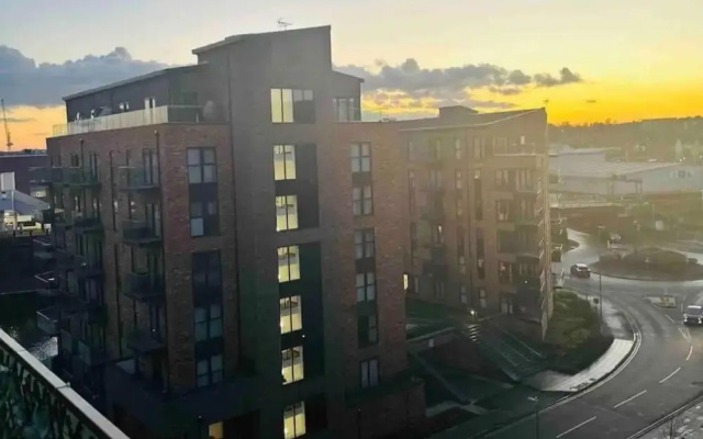 1 Bed Apartment Sleeps 2 - Free Parking -