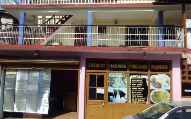 Hotel Everest