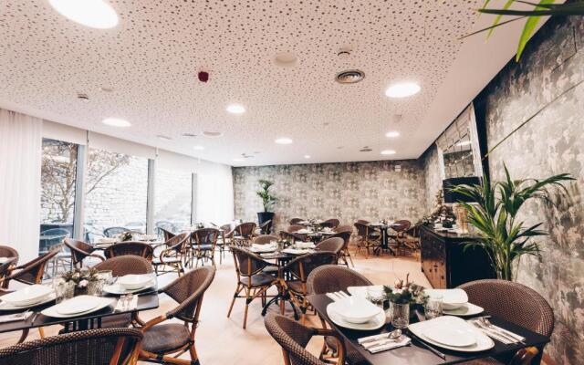 Arha Casona de Carmona (Antiguo Parador de Carmona-Cantabria)