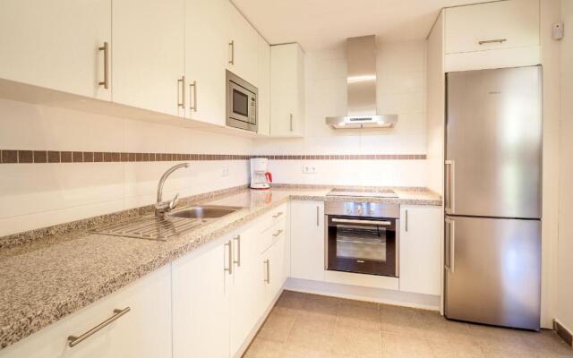 2279-Lovely 2 bedrooms with terrace with views