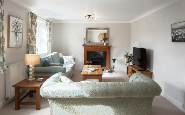 Modern 2-Bed Flat In Tavistock Centre
