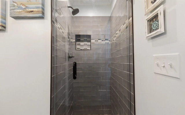 Ocean Pier Beach-view Condos