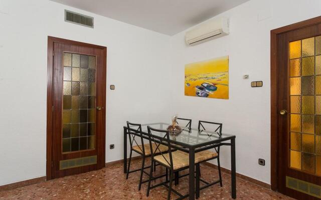 Spacious & Quiet 4 Bedroom Apartment