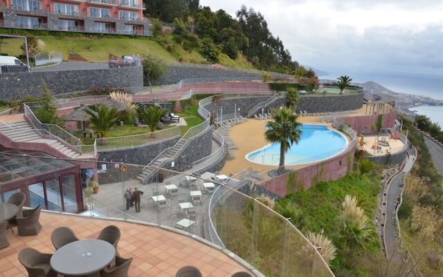 Cabo Girão Aparthotel