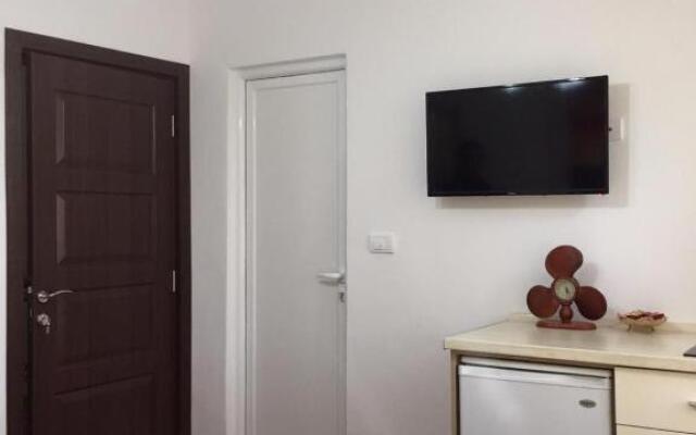 Romantic Studio Flat Near Seashore in Ulcinj
