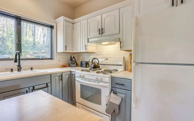 Secluded Kerhonkson Retreat With Deck + Views!