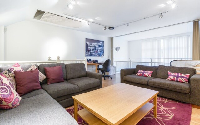 Modern 2bed Townhouse in Central London Sleeps 6