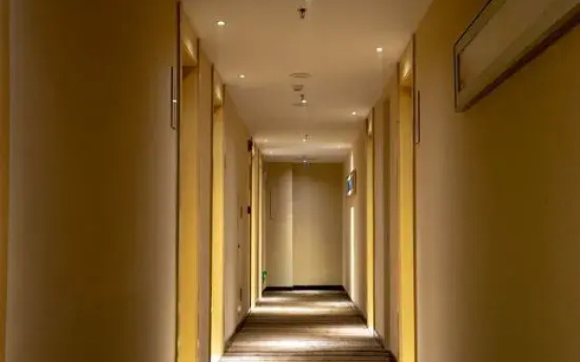 Season flower HOTEL (Yulin Hongjin Mall Branch)