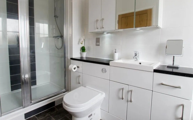 Oaklands House Serviced Apartments