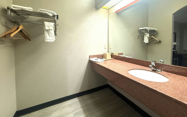 Hotel O Regency Suites Houston - IAH Beltway 8