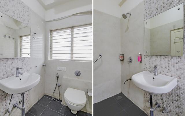 Capital O 77528 Smile Hotels