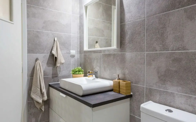 Newly Renovated Stylish Urban Flat