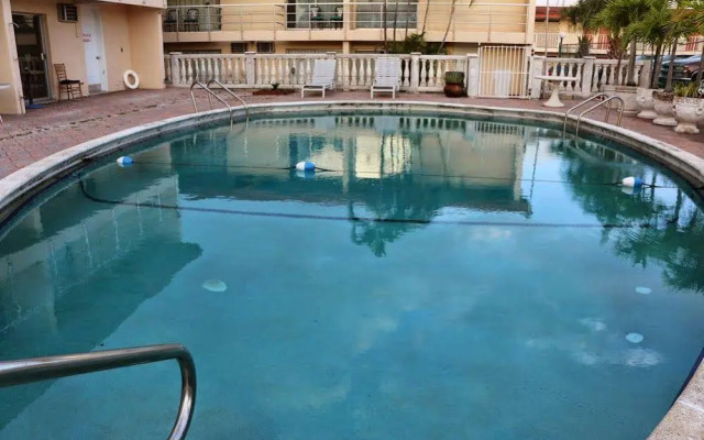 Camelot Waterfront Inn