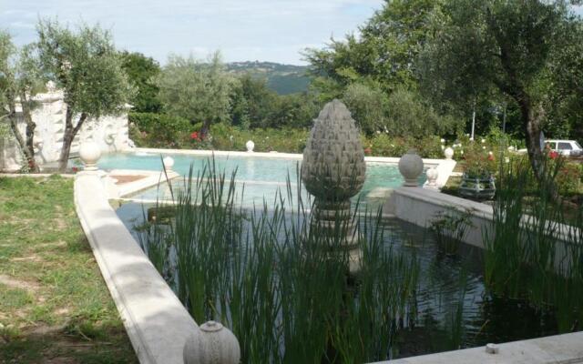 Sovana Hotel & Resort