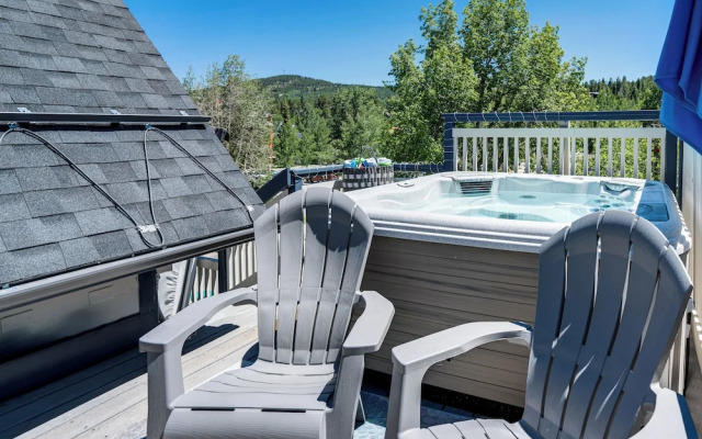 Steps From Central Downtown: Breckenridge Home