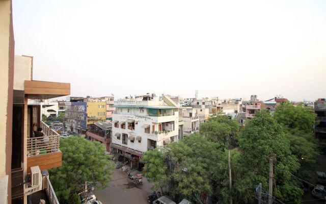 OYO 9019 Golden Park Kirti Nagar