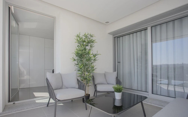 Liiiving - Luxury River View Apartment III
